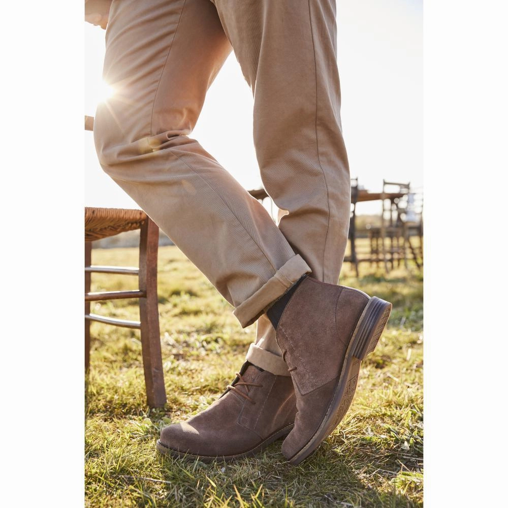 Limited Stock Deals Barbour Readhead Mens Chukka Boot - Stone