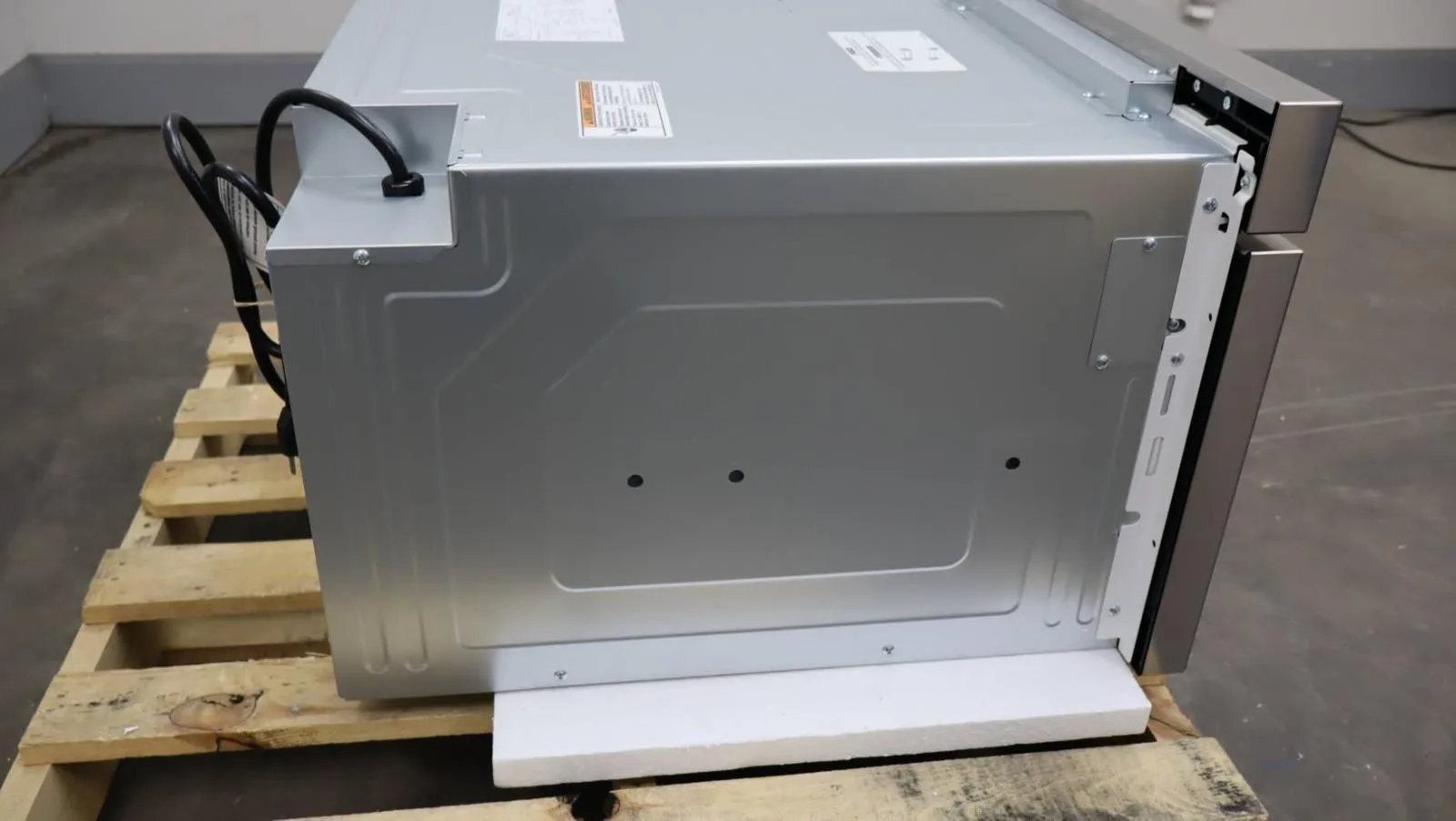 Bosch 24" 800 Series 1.2 Cu.Ft. Cap 950 Watt Smart Microwave Drawer HMD8454UC