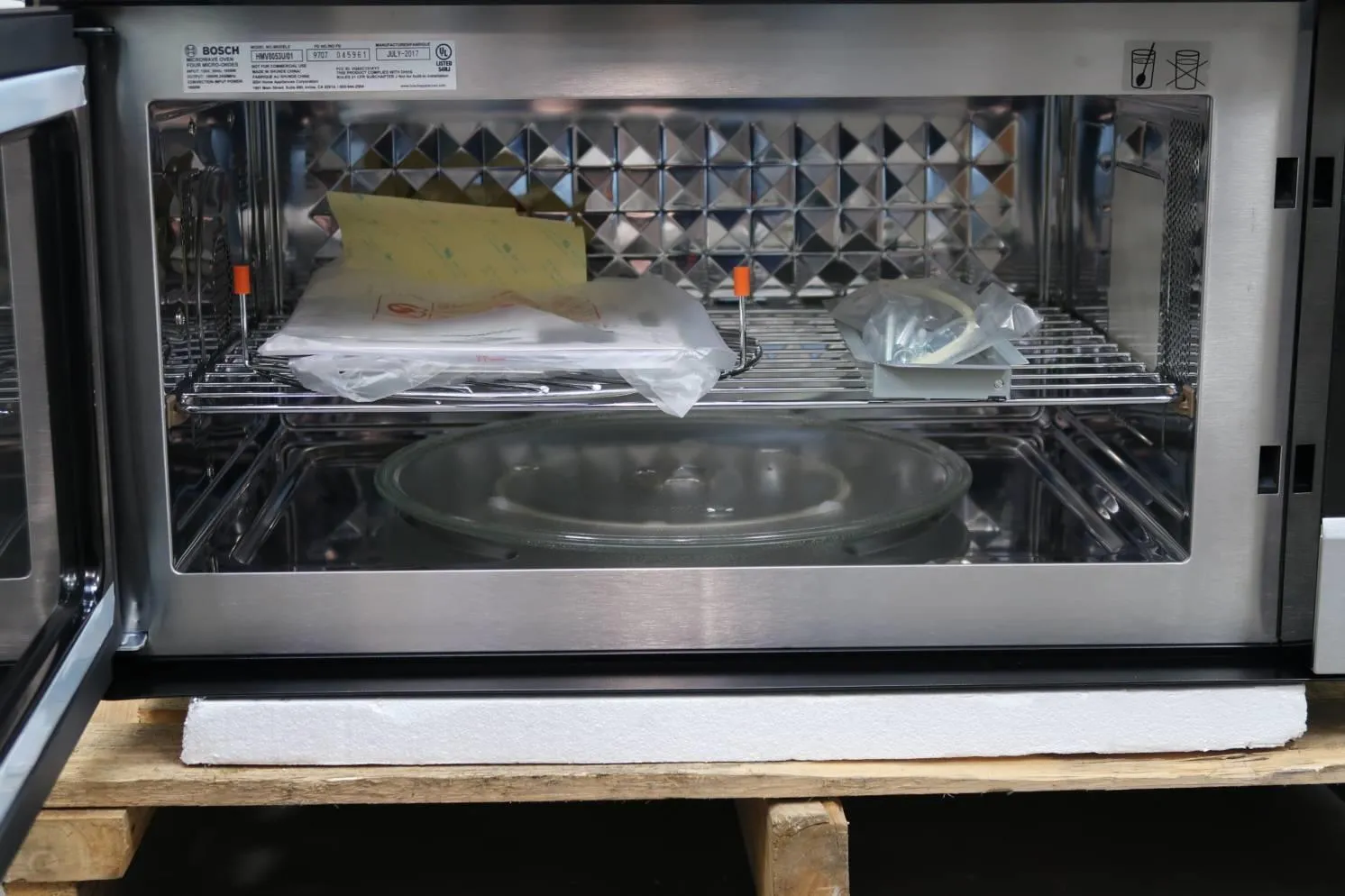 Bosch 800 Series 30" White LED Over The Range SS Convection Microwave HMV8053U