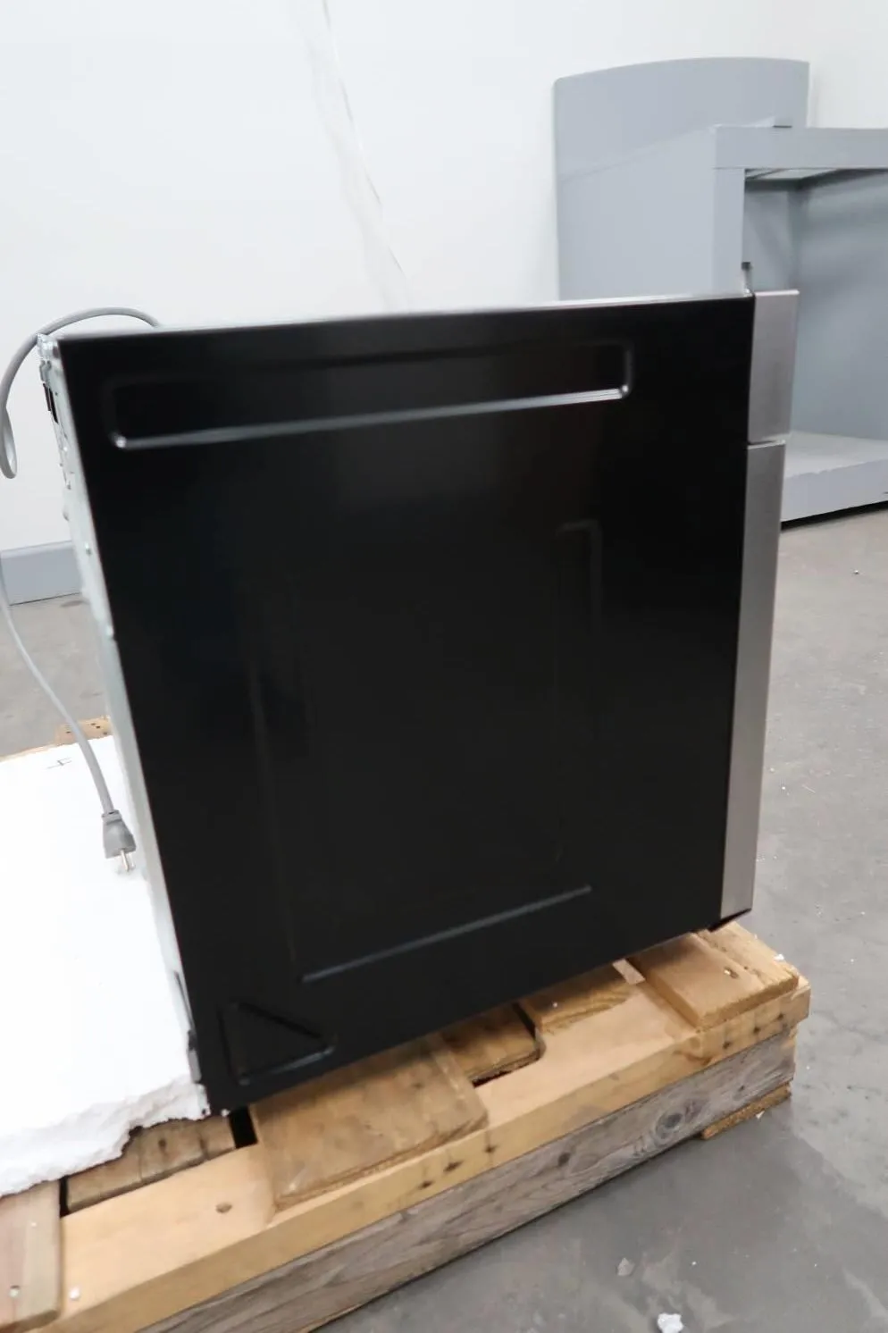 Bosch 800 Series 30" White LED Over The Range SS Convection Microwave HMV8053U