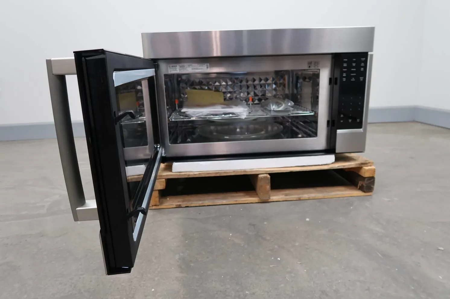 Bosch 800 Series 30" White LED Over The Range SS Convection Microwave HMV8053U