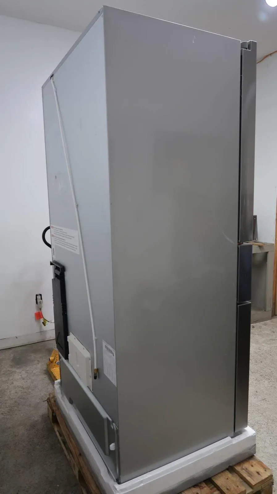 Bosch 800 Series 36" SS Counter Depth Smart French Door Refrigerator B36CL80SNS