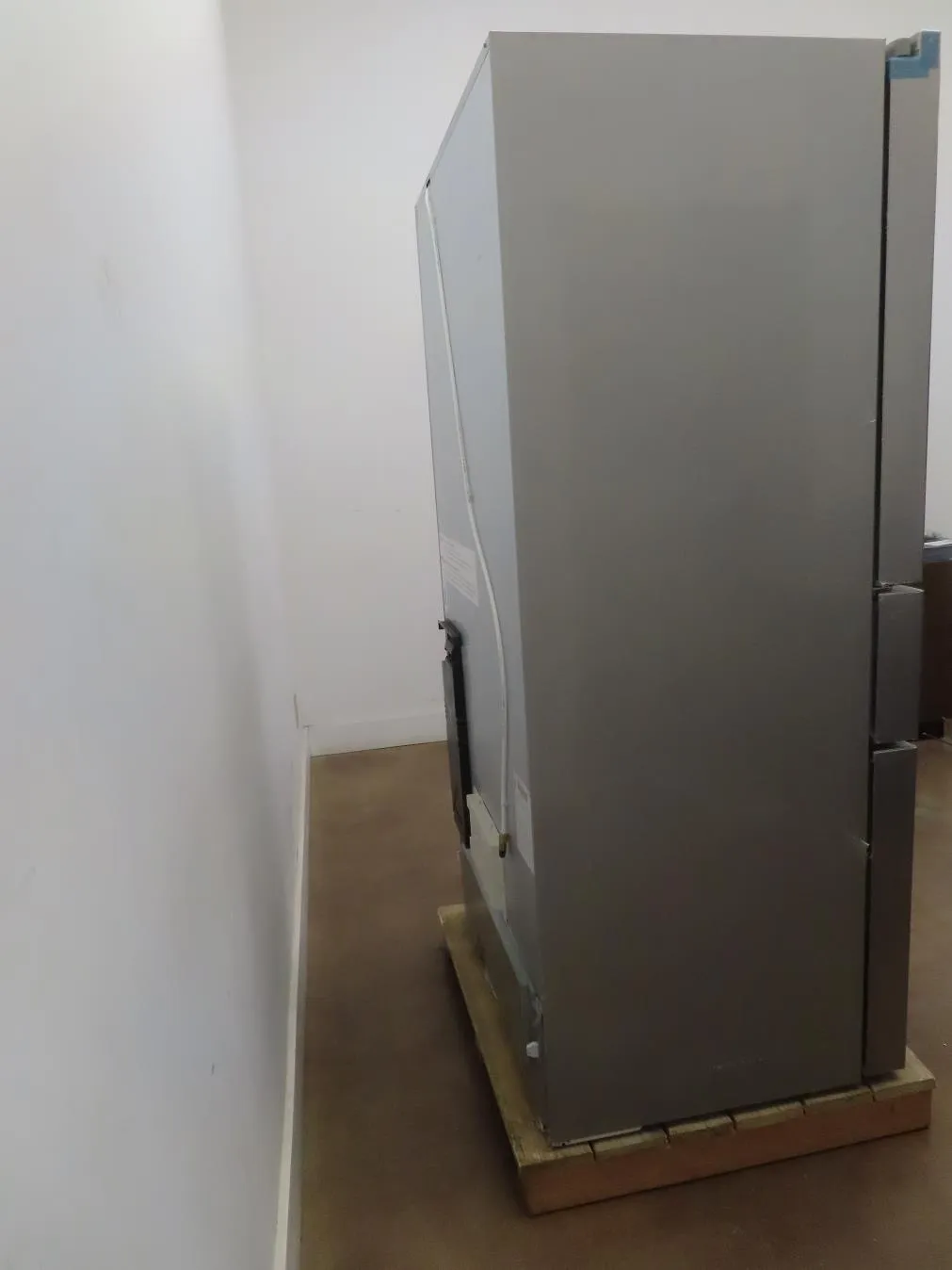 Bosch 800 Series 36" SS MultiAirFlow 21cu.Ft French Door Refrigerator B36CL80ENS