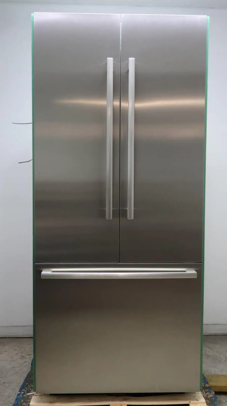 Bosch Benchmark Series 36" 19.4 cu.ft LED French Door SS Refrigerator B36BT930NS