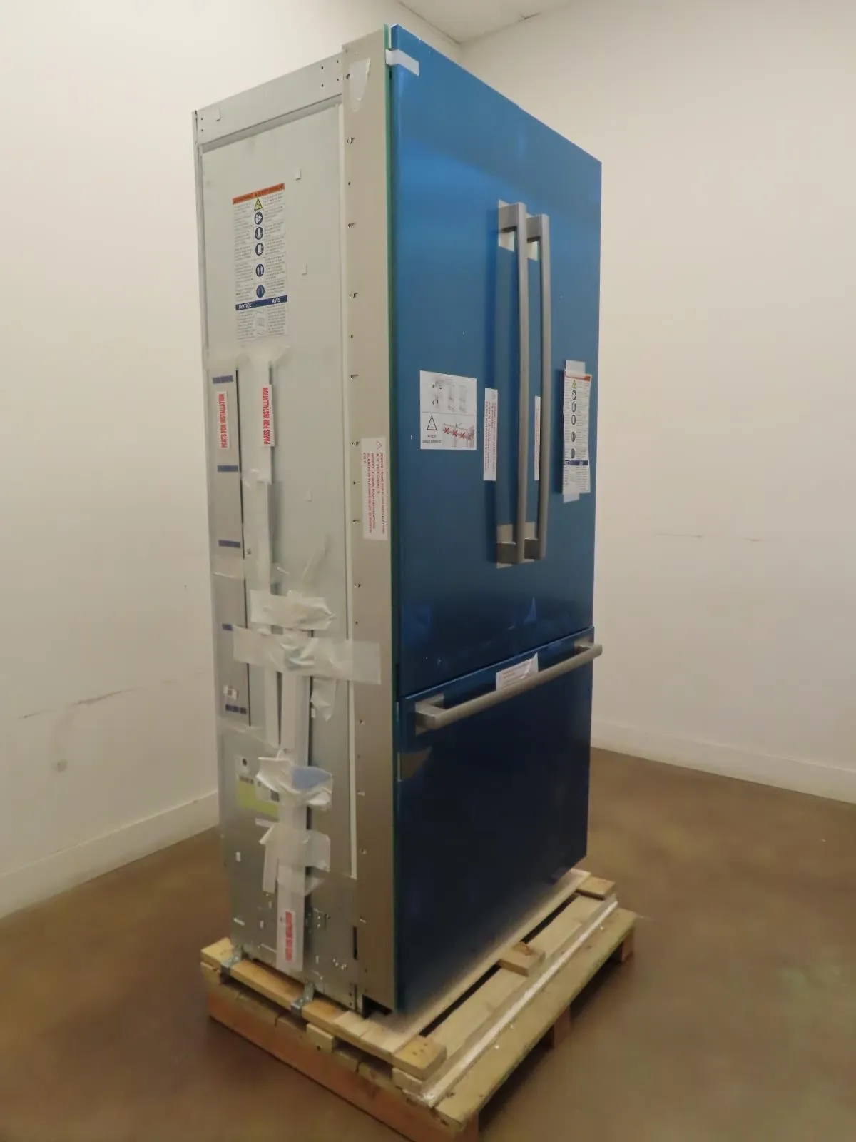 Bosch Benchmark Series B36BT935NS 36" Built-In French Door Refrigerator Pictures