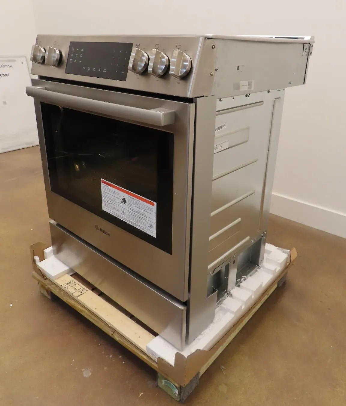 Bosch Benchmark Series HGIP056UC Stainless Steel 30" Slide-In Gas Range