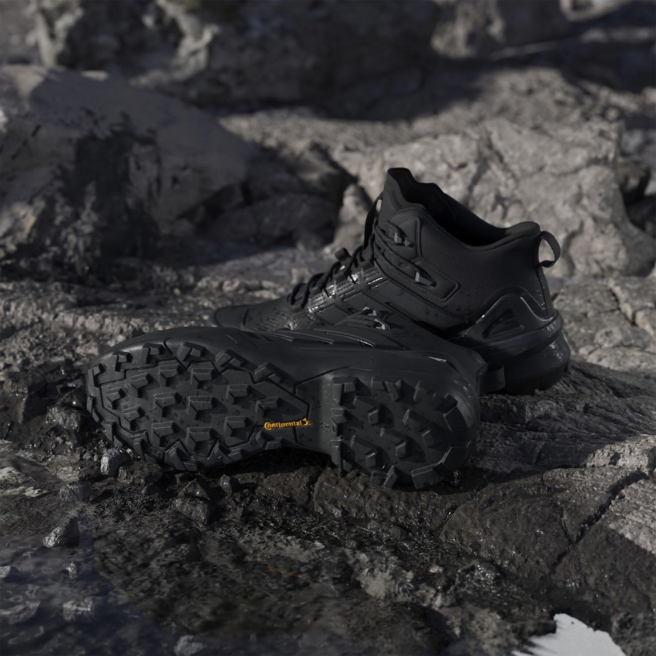 Big Hot Sale Hot Discount Deal Adidas Terrex  Hiking Boots Skychaser Mid Black
