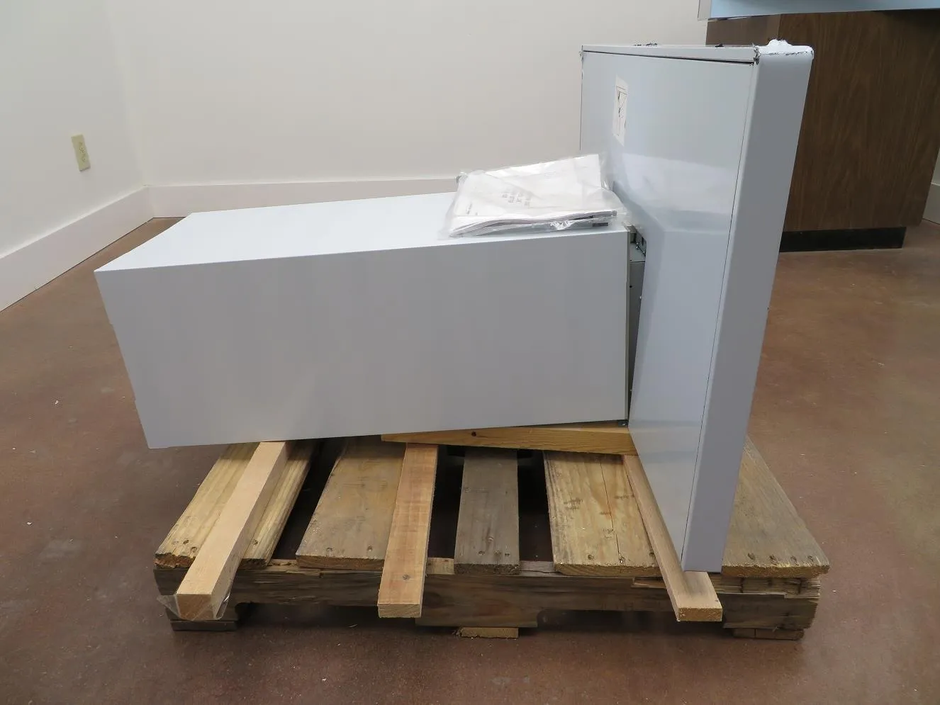 Elica Aspire Mezzano Series EMZ636S2 Wall Mount Chimney Hood with 600 CFM Blower