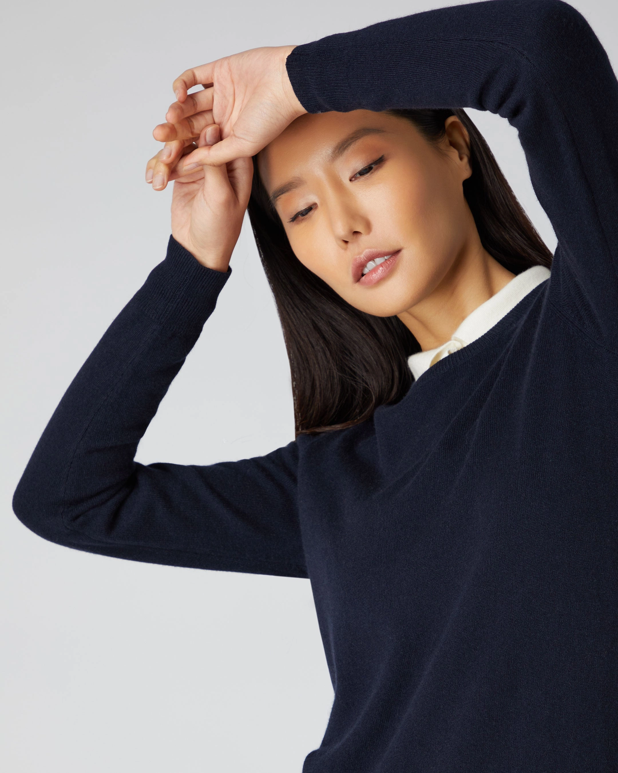 Special Occasion Discount Women'S Evie Classic Round Neck Cashmere Jumper Navy Blue