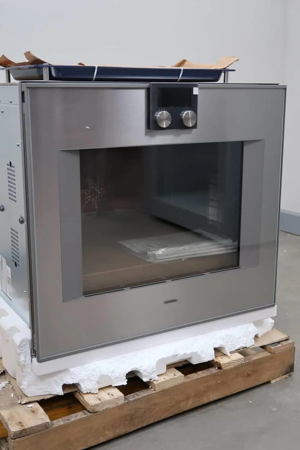 Gaggenau 400 Series 30" Self-Cleaning 4.5 Cu.Ft Glass Front Single Oven BO481613