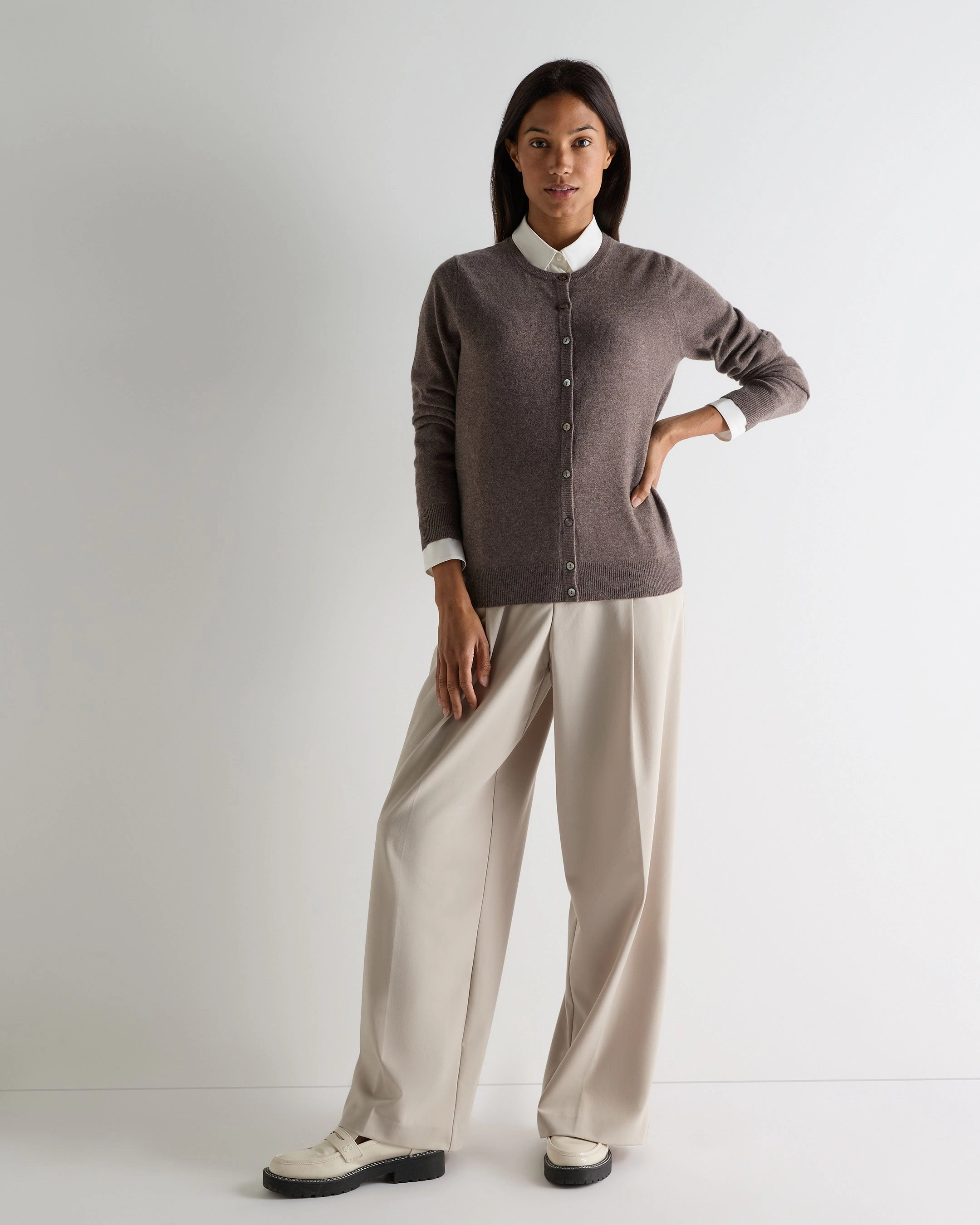 Women'S Olivia Round Neck Cashmere Cardigan Otter Brown Hot Offer Frenzy Hot Deal Alert