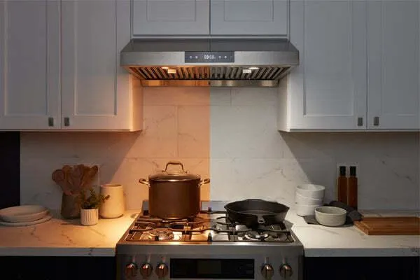 Hauslane UCPS18BLK30 Hauslane Chef 30-In Ducted Matte Black Undercabinet Range Hood