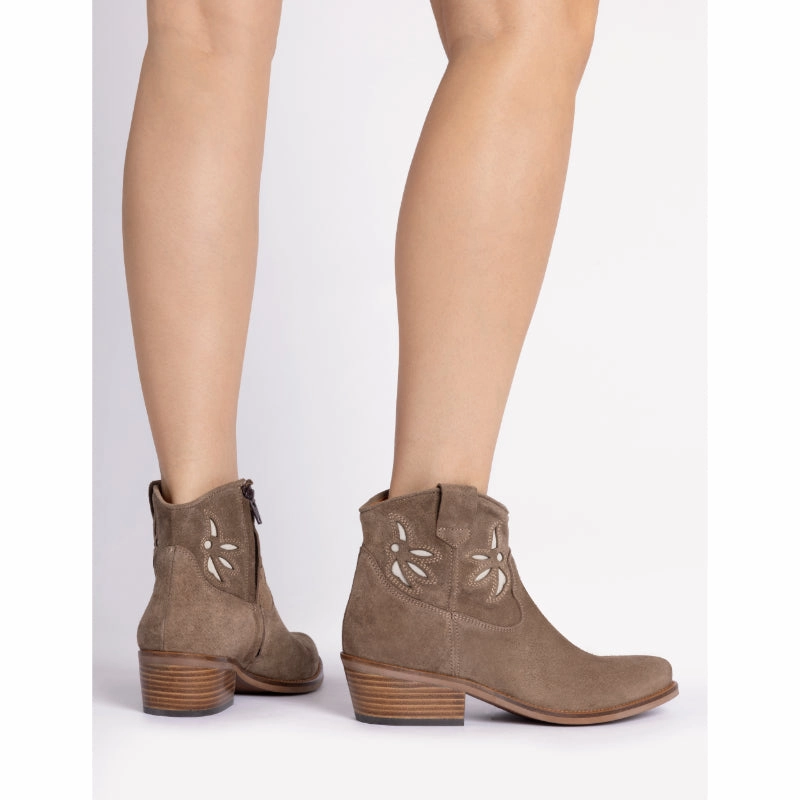 Penelope Chilvers Cassidy Jasmine Ladies Suede Boot - Sesame Limited Stock Deals