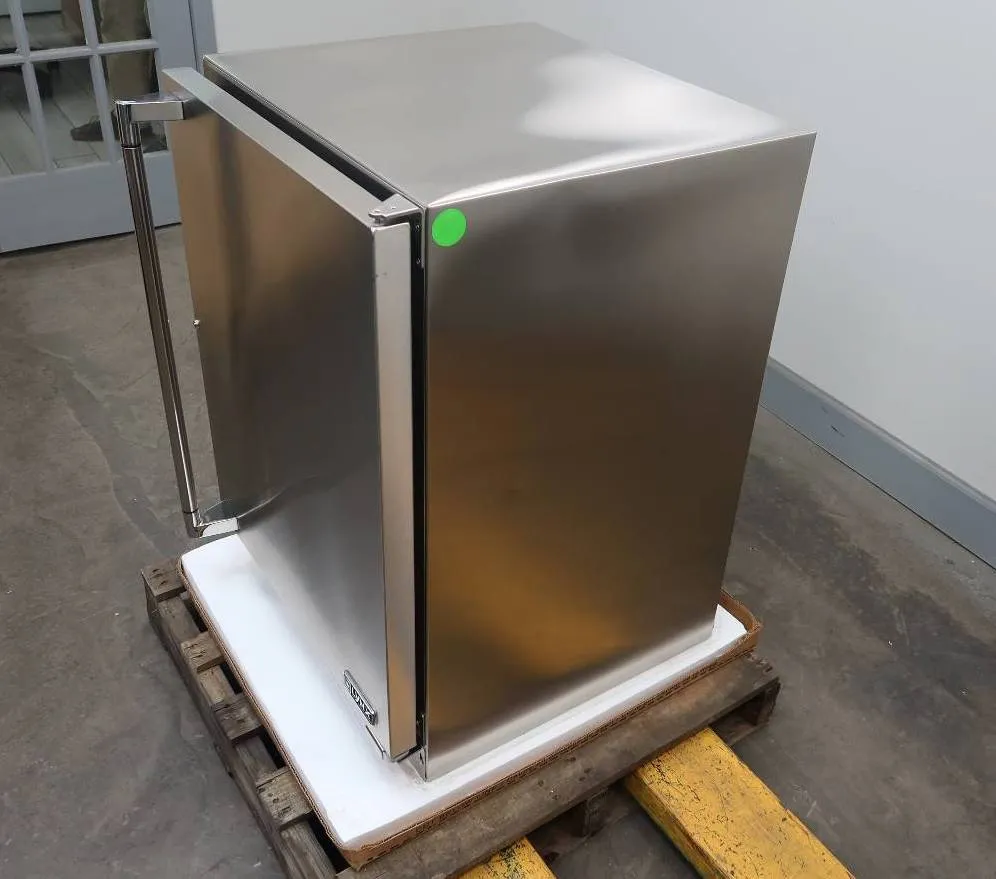 Lynx 24 Inch 5.3 cu.ft Built-In Outdoor Stainless Steel Refrigerator LN24REFR