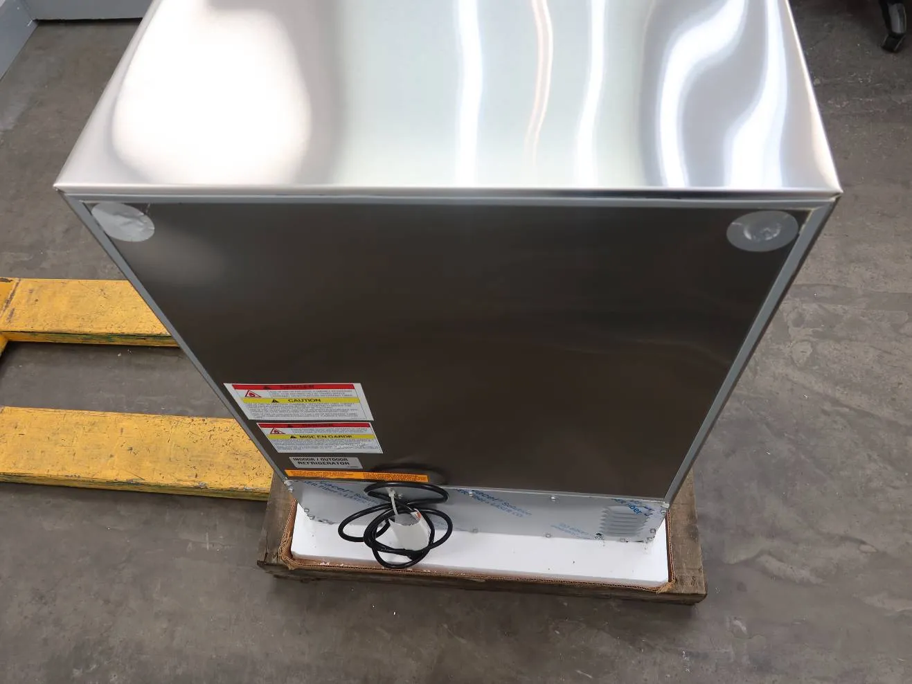 Lynx 24 Inch 5.3 cu.ft Built-In Outdoor Stainless Steel Refrigerator LN24REFR