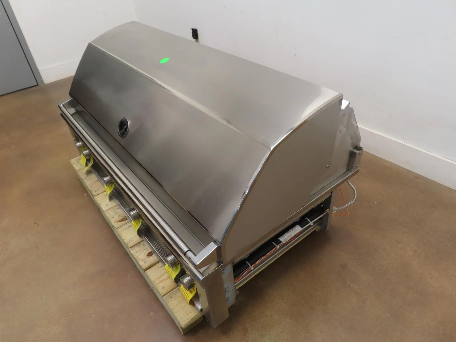 Lynx Professional Grill Series L54TRLP 54" SS 1555 sq.in. Surface Built-In Grill