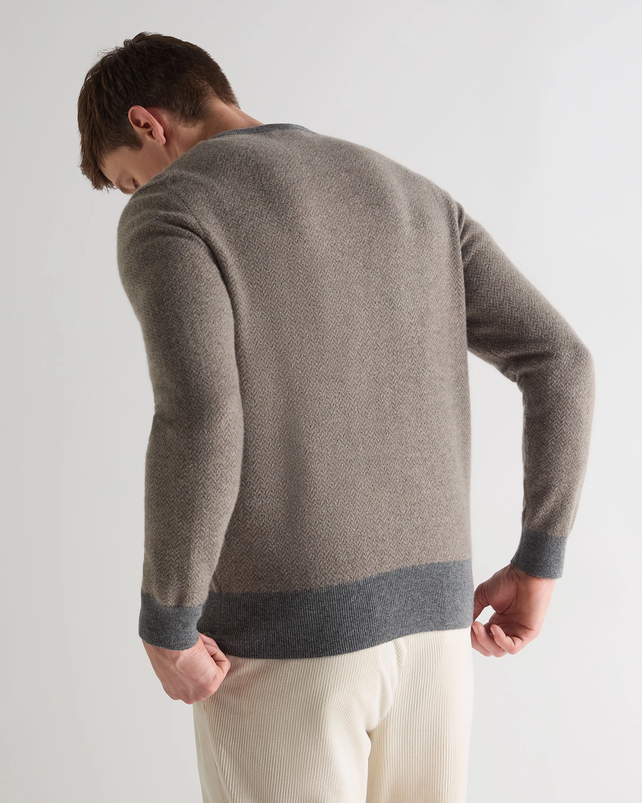 Shop the Best Deals MustHave Gift Ideas Men'S Oxford Herringbone Round Neck Cashmere Jumper Smoky Herringbone Grey