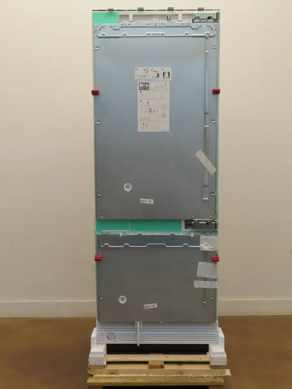 NIB Bosch Benchmark B30IB900SP 30 inch Smart Built-In Bottom Mount Refrigerator