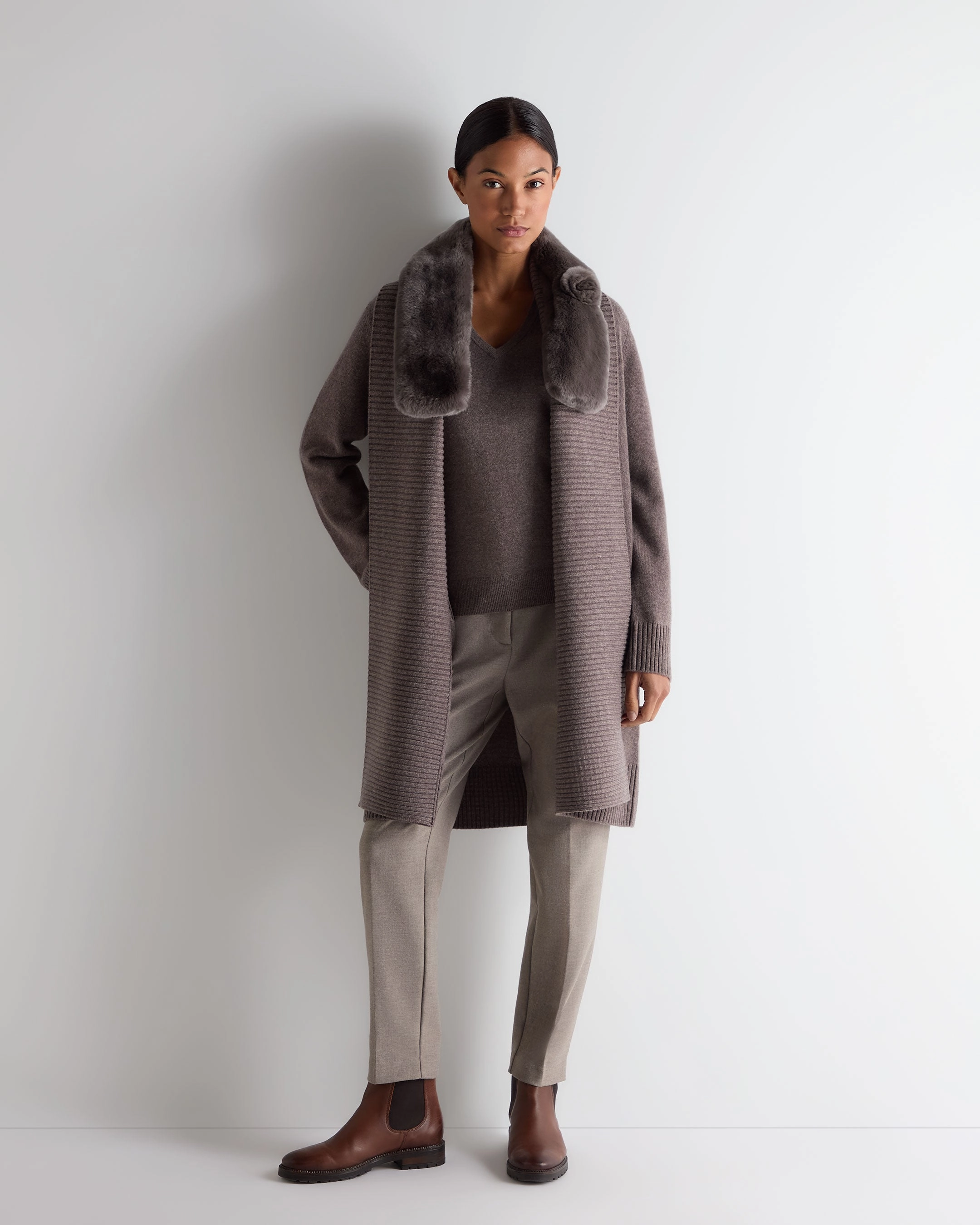 Hot Sale Alert Women'S Phoebe V Neck Cashmere Jumper Otter Brown