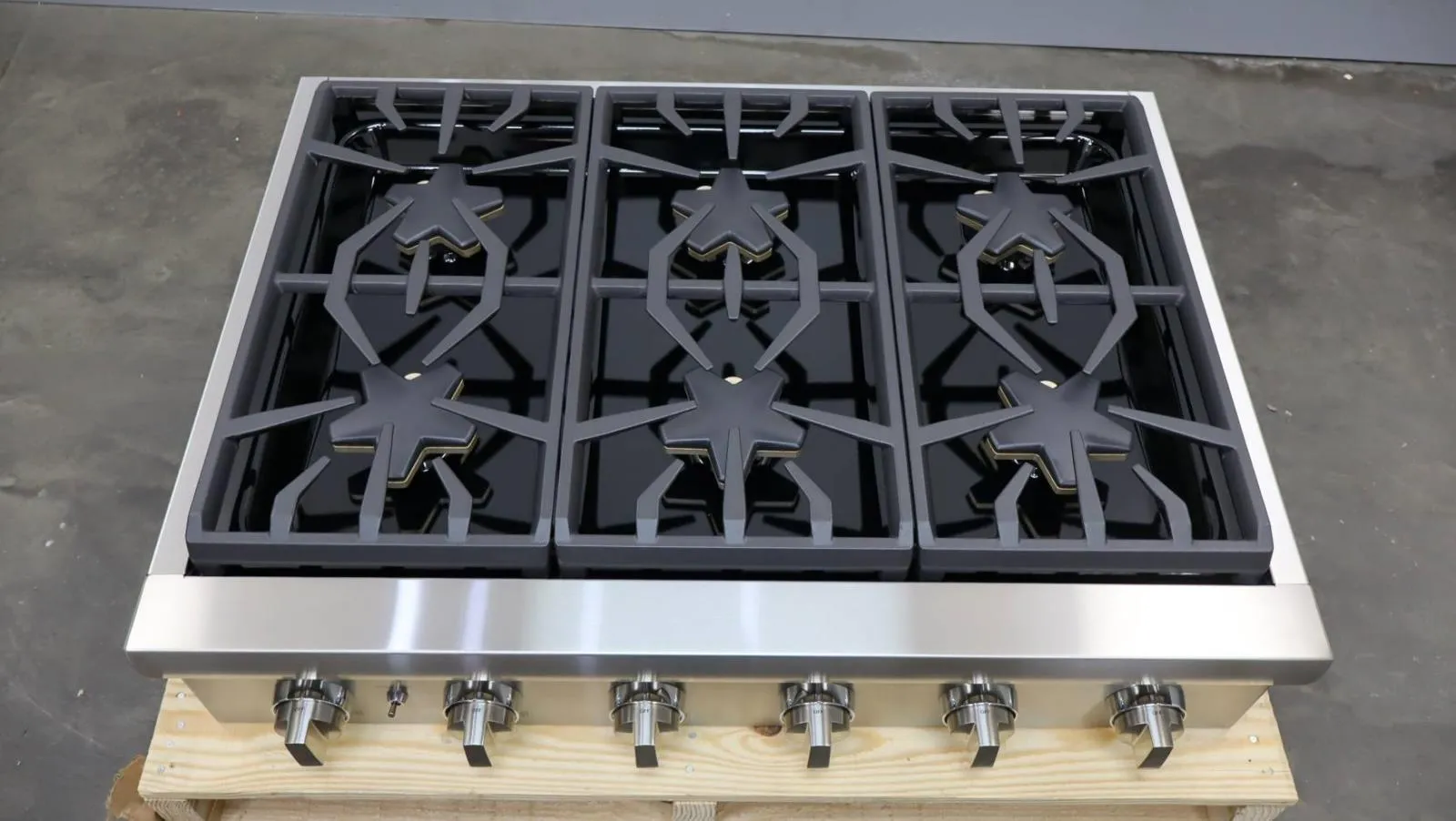 Thermador 36 Inch 6 Sealed Burners Professional Series Gas Rangetop PCG366W
