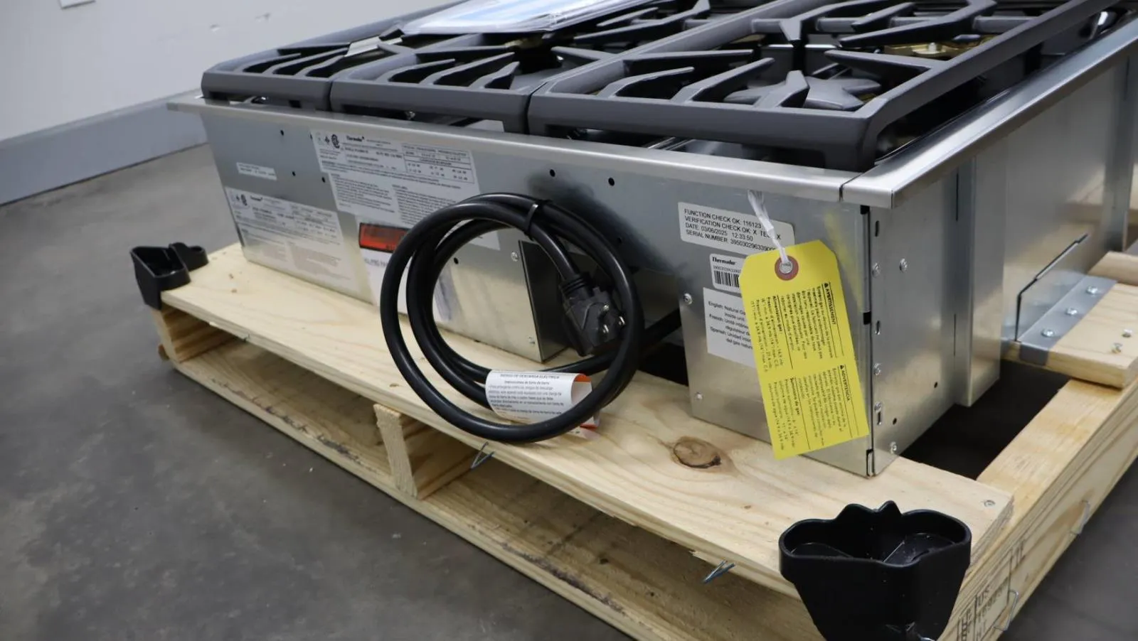 Thermador 36" Stainless 6 Sealed Burner Professional Series Gas Rangetop PCG366W