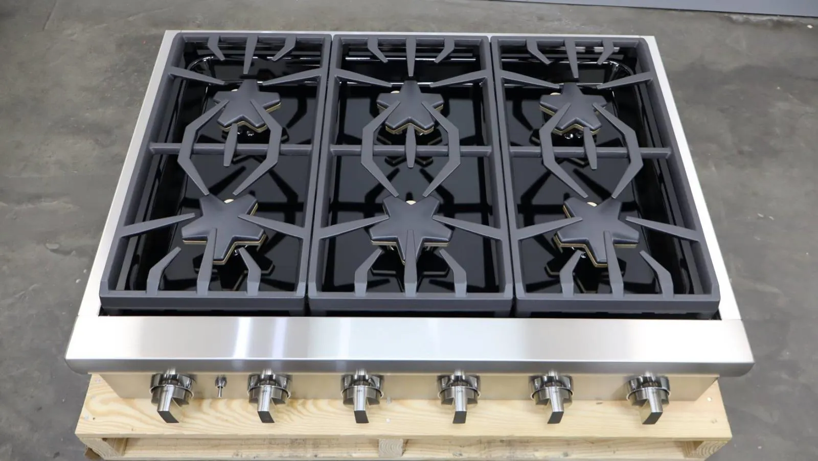 Thermador 36" Stainless 6 Sealed Burner Professional Series Gas Rangetop PCG366W