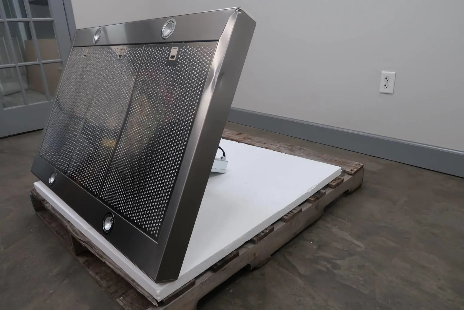 Thermador 42" low Profile Island Mount Chimney Hood 1000 CFM Blower HPIN42HS
