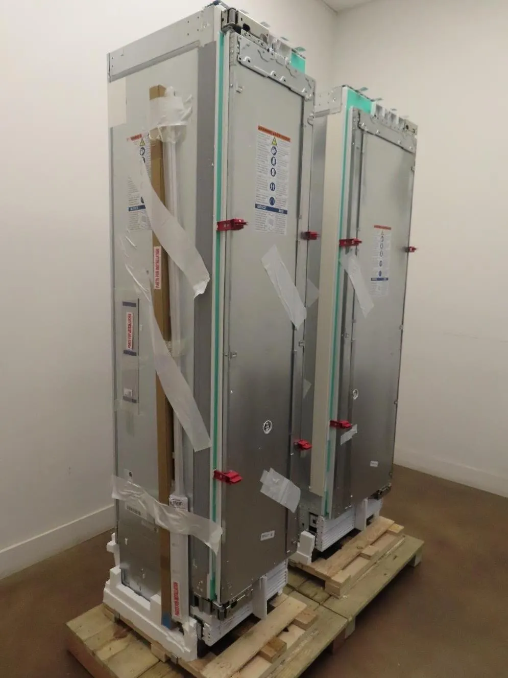 Thermador Freedom 42" Refrigerator Freezer Columns T24IR905SP / T18IF905SP Pics
