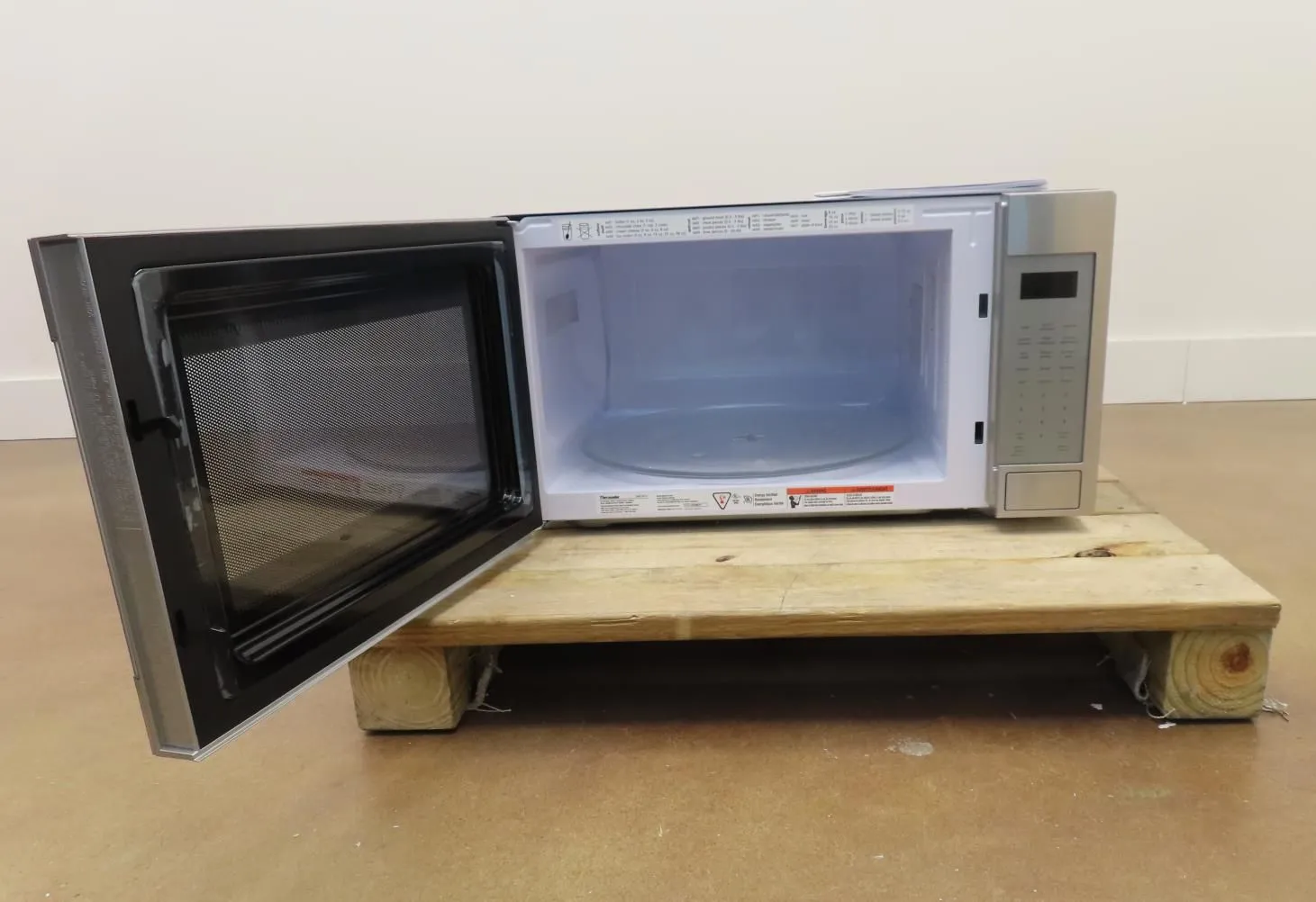 Thermador Masterpiece Series MBCS 24" Built-In Microwave (Local Pickup)