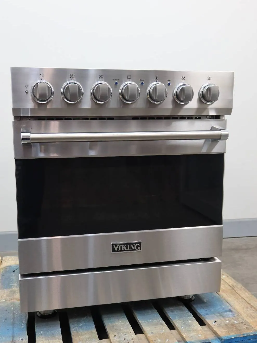 Viking 3 Series '22 30" 4.7 c.f 5 element Self-Clean Electric Range RVER33015BSS