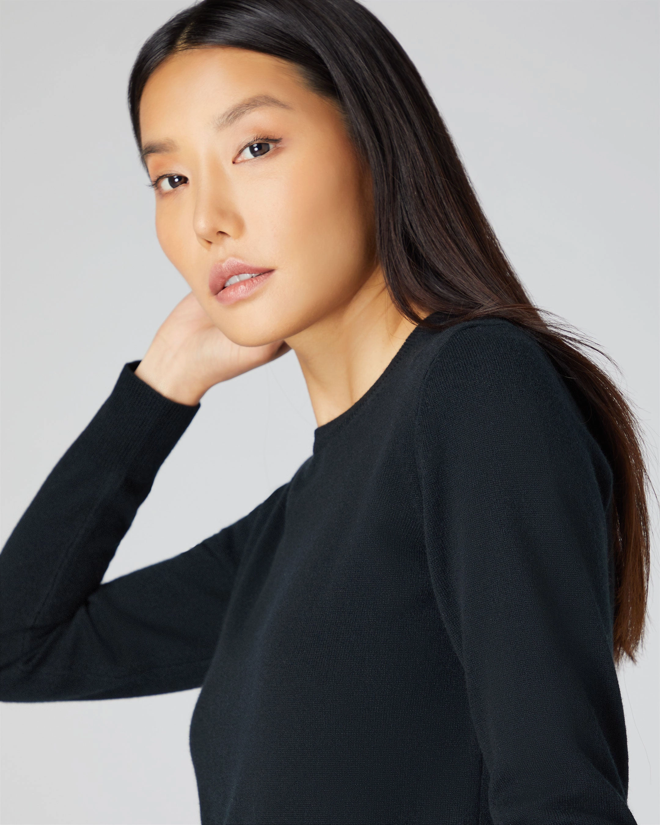 Women'S Evie Classic Round Neck Cashmere Jumper Black Trending Offer Today